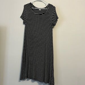 Short black-and-white striped loose dress